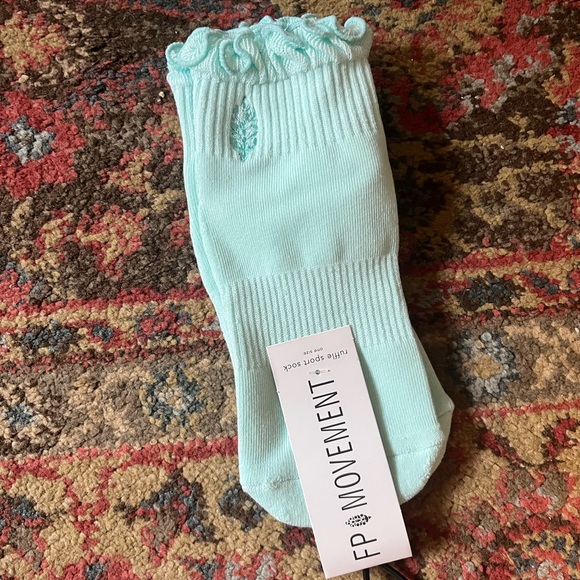 Final price ✨NWT FP movement classic ruffle socks - Picture 2 of 3
